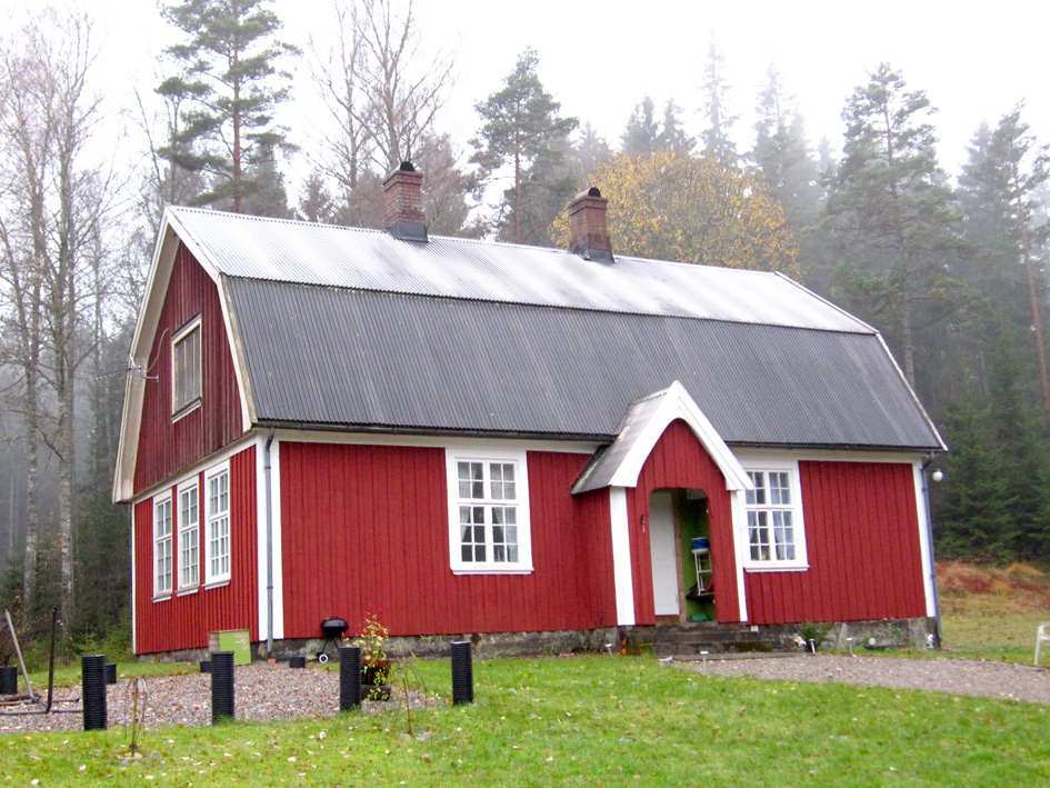 Bostadshus, f.d. skolbyggnad.