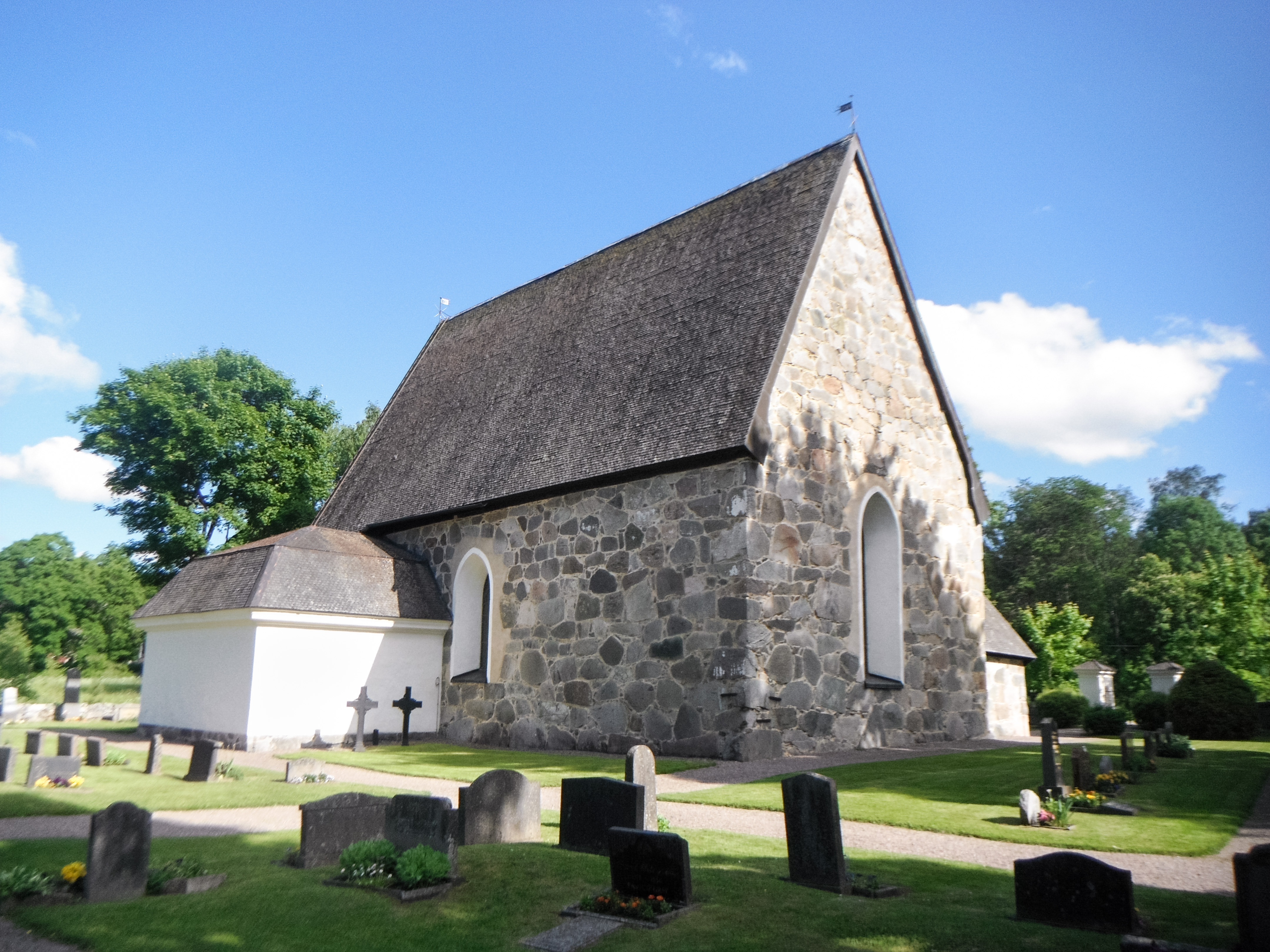 Morkarla kyrka