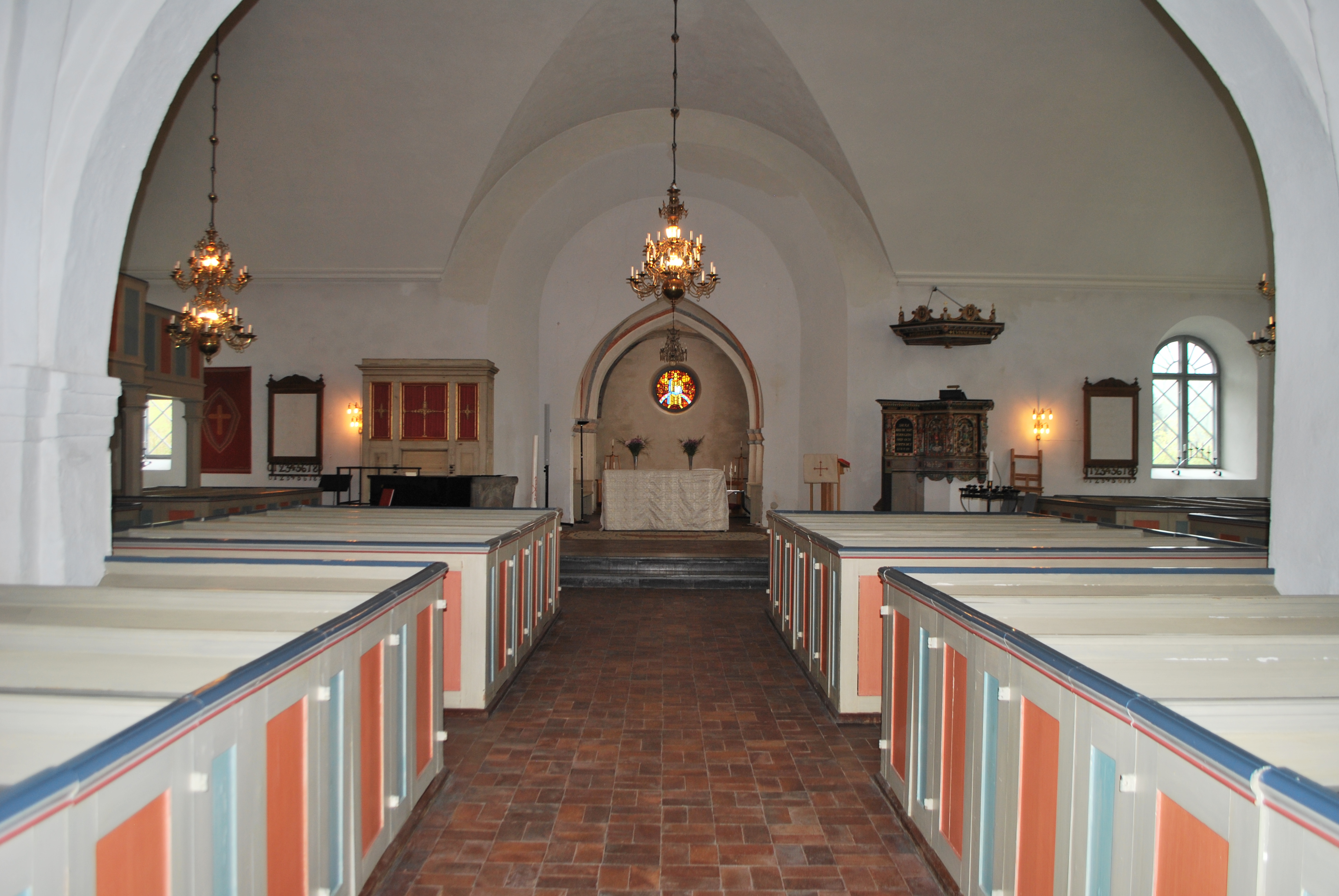 Ottarps kyrka mot koret