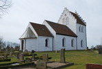 Stenestads kyrka och kyrkogård på norrsidan