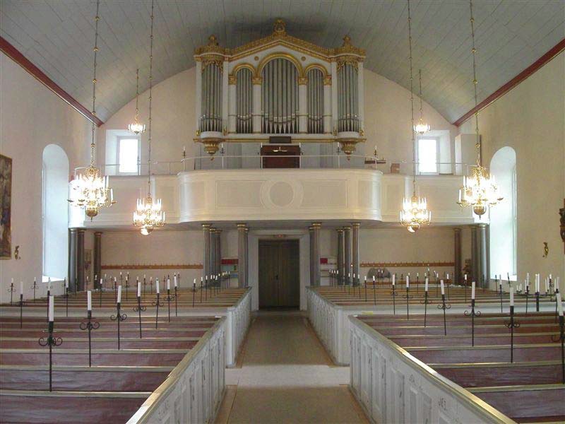 Orgel och orgelläktare. Orgel installerades 1853 och är byggd av A Rosenborg, orgelläktaren fick förstärkas med sex pelare. Orgelverket byggdes om 1955, orgelfasaden är ritad av J A Hawerman och är i ursprungligt skick. Orgeln har inte använts de senaste decennierna.