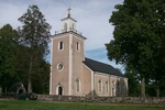 Exteriör bild av Gunnillbo kyrka sedd i väst-östlig riktning. 