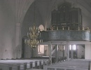 Interiör, kyrkorummet med orgelläktaren. 