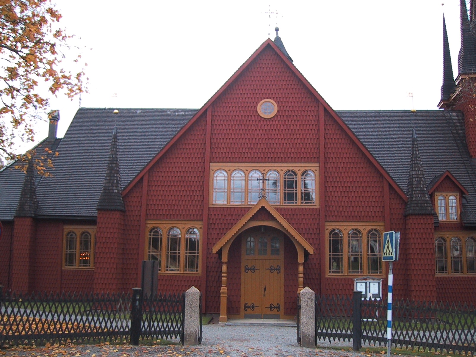 Ljusnarsbergs kyrka, exteriör. 