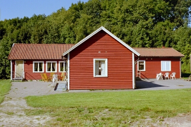 Kyrkstugan väster om Västra Tunhems kyrka kommer snart att ersättas av ett nybyggt församlingshem.