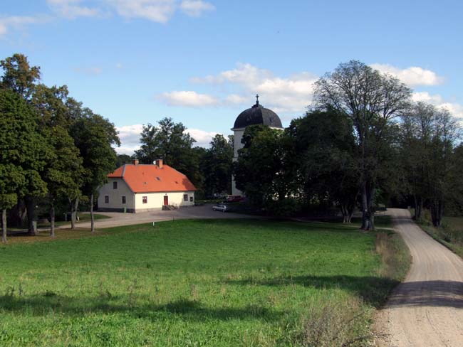 Hyltinge kyrka, kyrkomiljön