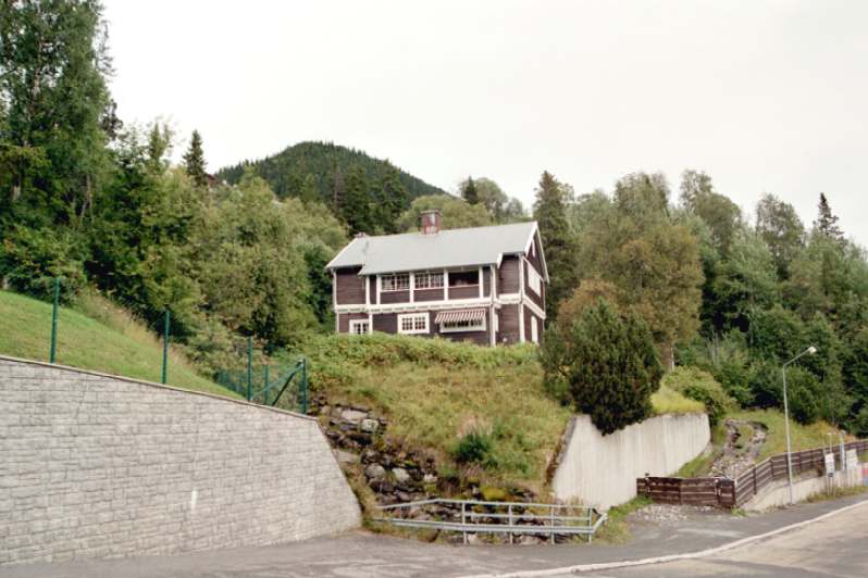 Byggnadsminnet Mårtenvillan och terrasseringar som är ett viktigt inslag i Åres kuperade topografi.