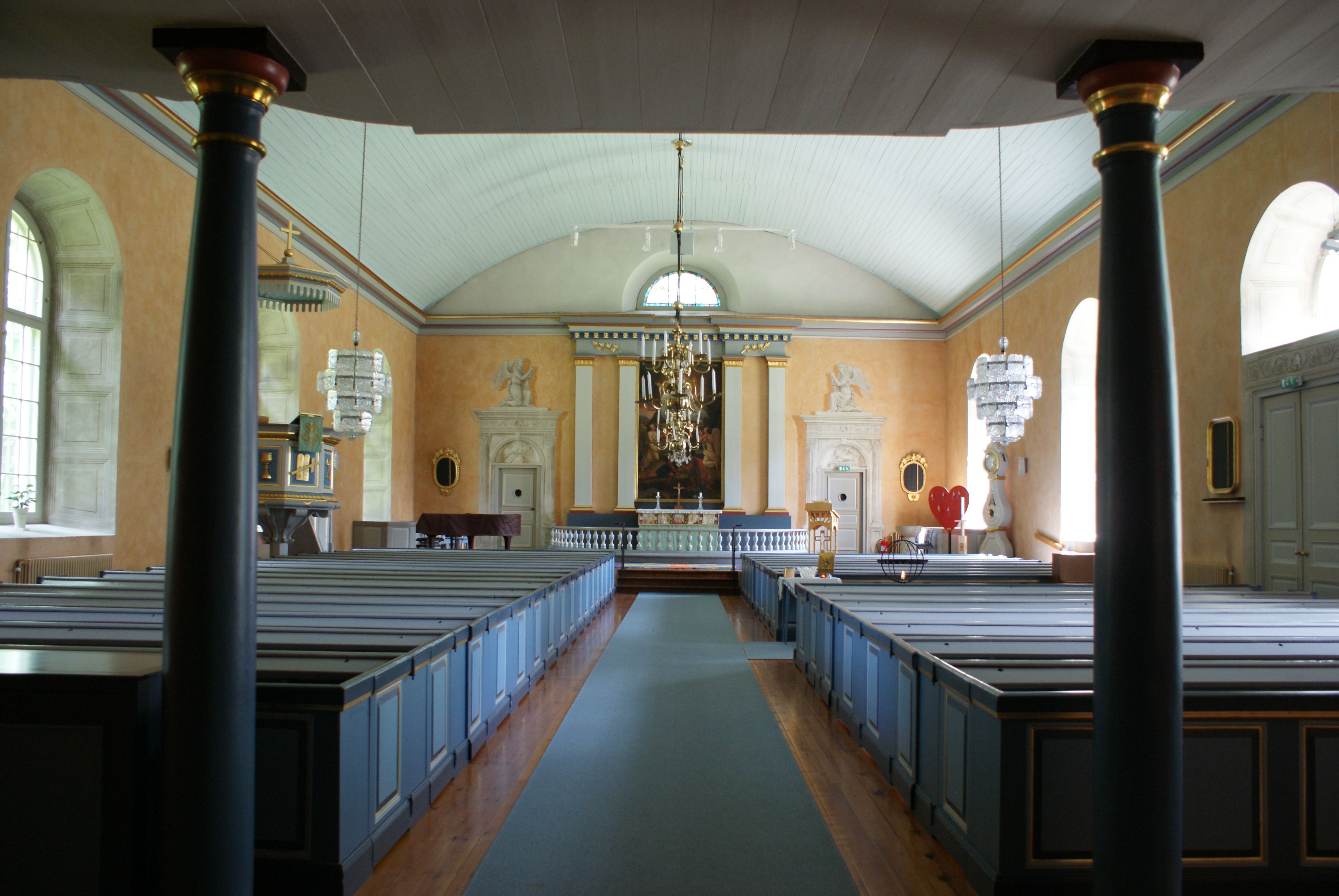 Ljuders kyrka, vy mot koret.