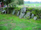 Längs södra kyrkogårdsmuren står ett antal gamla gravstenar
uppställda.