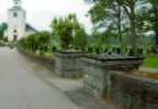 Hamlade lindar invid södra muren på östra kyrkogården