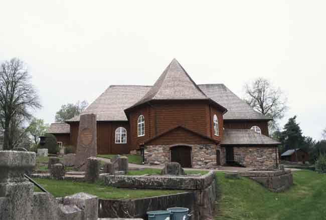 Nyeds kyrka från öster.