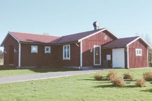 Segerstads nya församlingshem söder om kyrkan. Negnr 01/283:7a