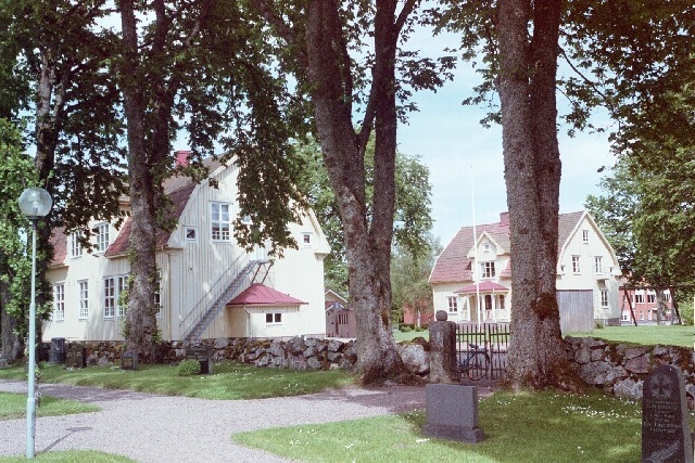 Norra Åsarps kyrkomiljö skolbyggnader (negnr 01/268:29a)