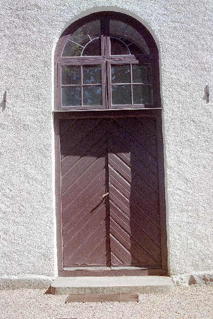 Yllestads kyrka exteriör västportal. Negnr 01/272:18