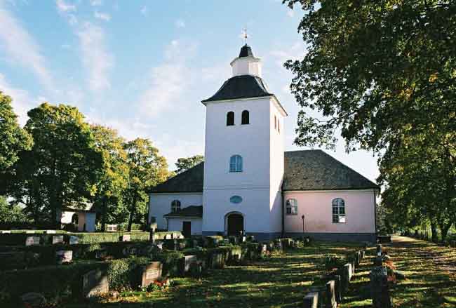 Rudskoga kyrka från norr.