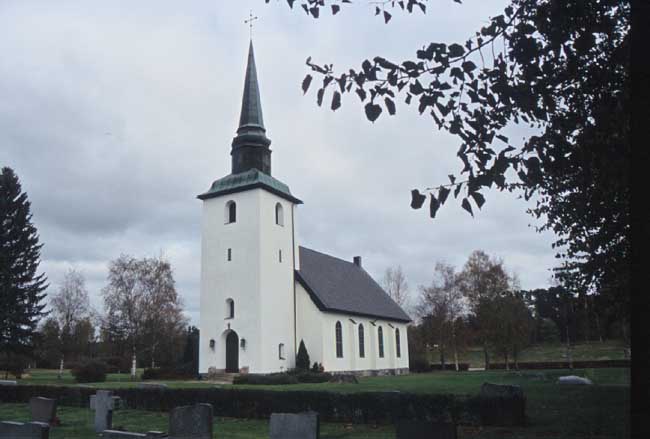 Blomskogs kyrka från sydväst.