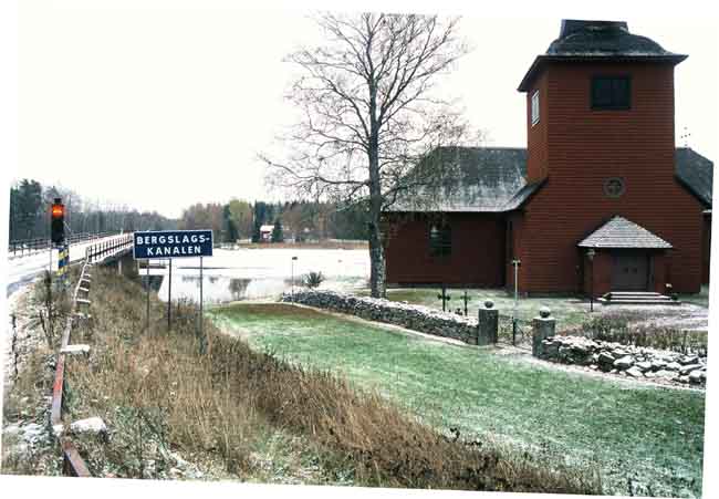 Kyrkan och del av Bergslagskanalen.