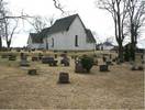 Kyrka med kyrkogård från nord-väst. Långhus och smalare kor från 1200-talet, 
förlängt kor och vapenhus från 1400-talet. Sakristian och det Gardtmanska gravkoret
är uppförda under 1700-talet. 
