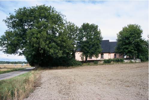 Haga kyrka, översikt över kyrka och kyrkogård från söder.