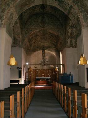 Långhuset med koret, till höger i bild syns predikstolen