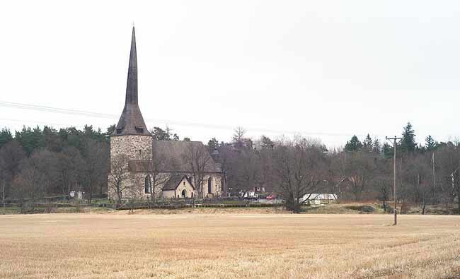 Österhaninge kyrka med omgivning från sydväst.