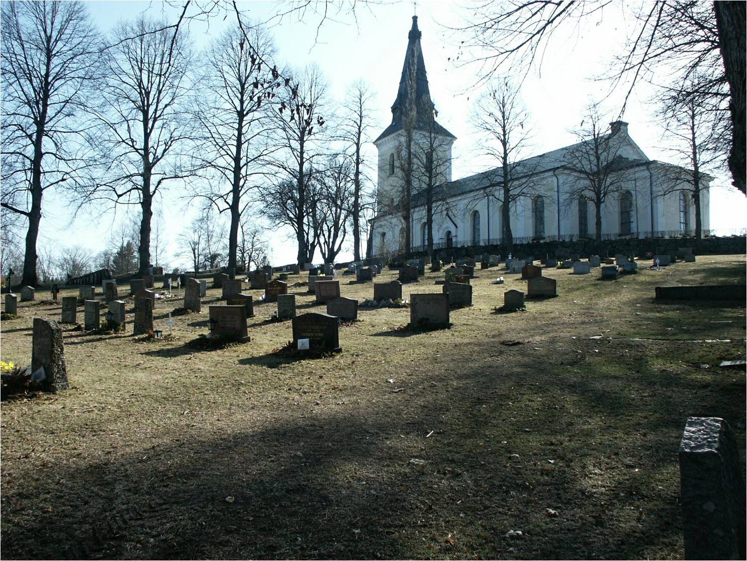 Enångers kyrka från nordost. 