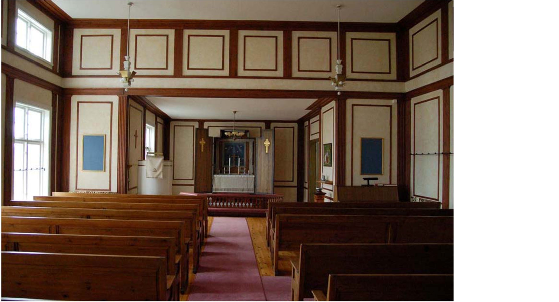Kapellsalen karaktäriseras av de upprepade kvadratiska och rektangulära fälten på väggarna. Utformningen i återhållsam klassiserande stil är typisk för tiden före och omkring 1930. 