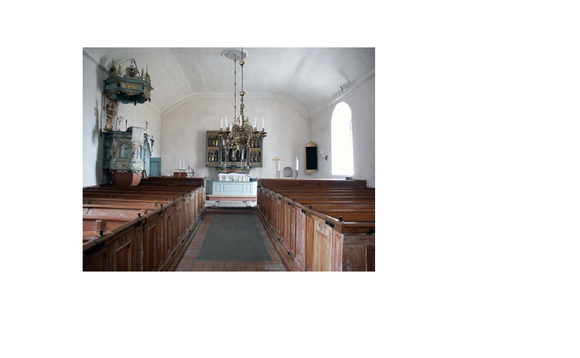 Interiören uppvisar ett ålderdomligt kyrkorum med inslag dels från medeltiden men också
från 1600-1800-talen
