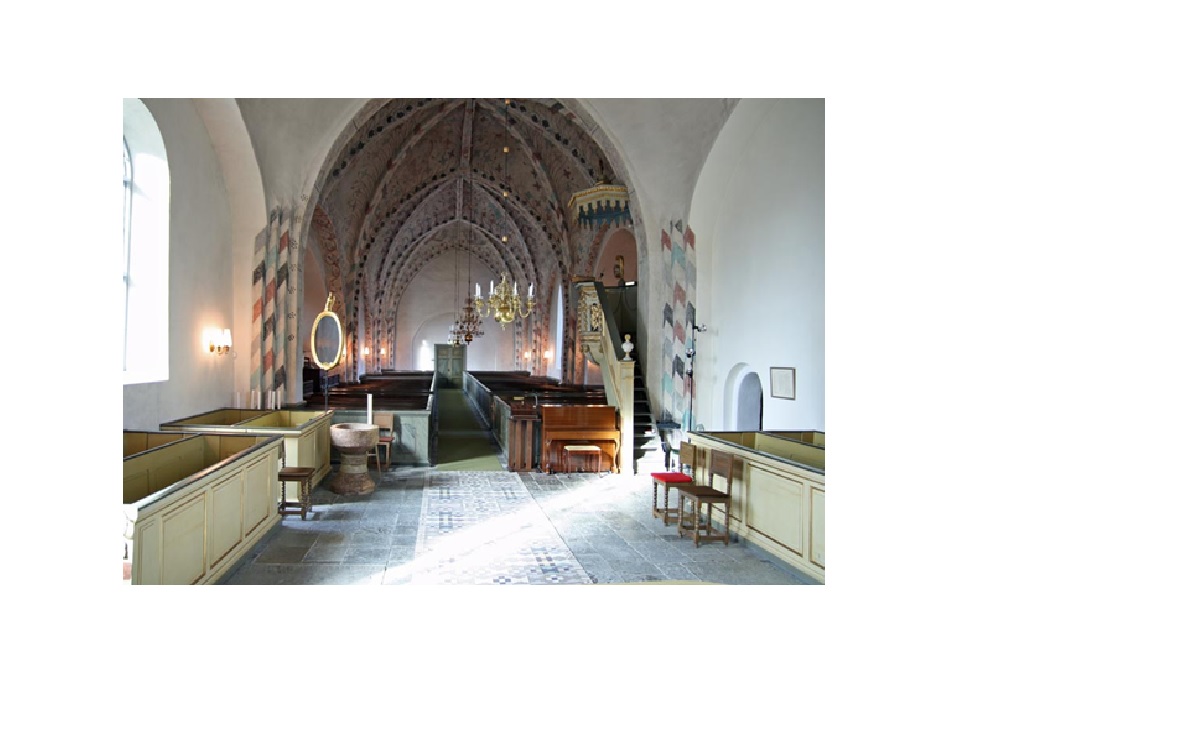 På 1950-talet togs de medeltida kalkmålningarna fram och orgelläktaren i väster revs. I stället byggdes orgeln upp i södra korsarmen på ett podium. 

