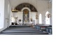Kyrkans nyklassicistiska interiör är mycket välbevarad och typisk för sin tid. 