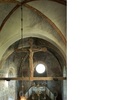 Koret med altarpredikstol samt triumfkrucifix i förgrunden