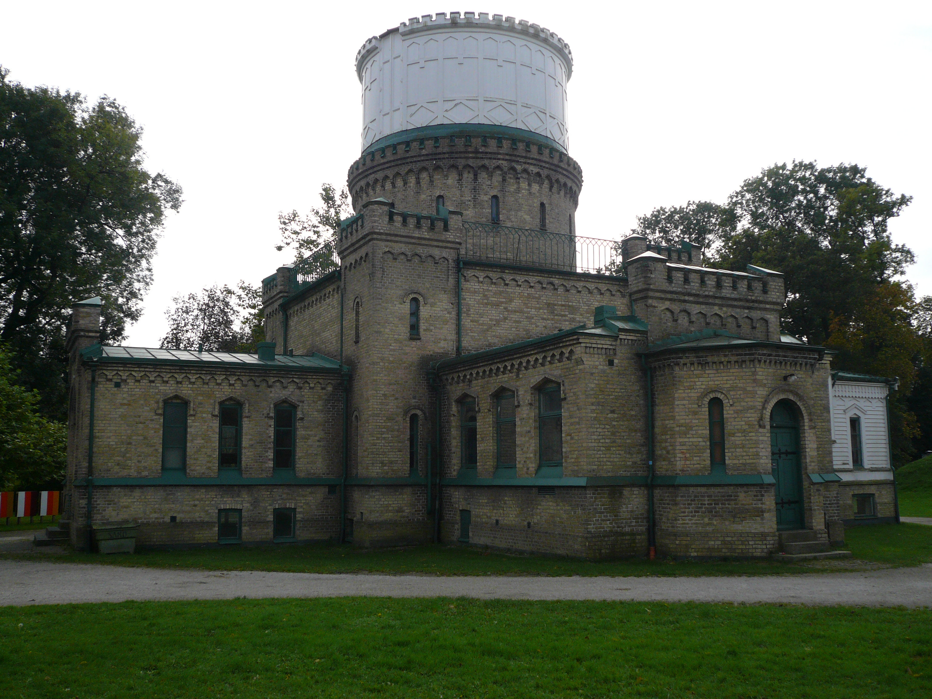 Observatoriet. Huvudbyggnaden sedd från nordost.