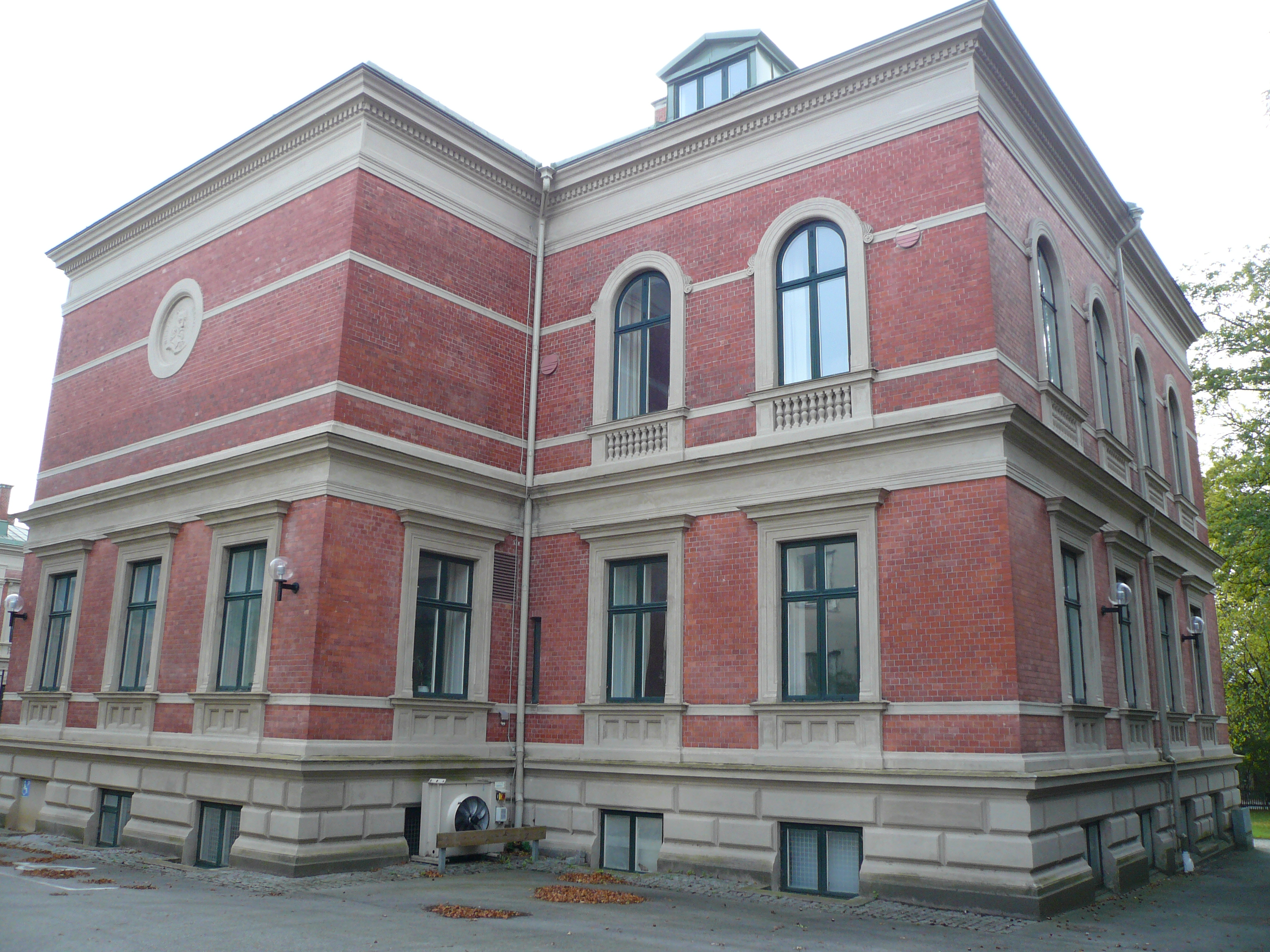 Hyphoff 5. Hstologiska institutionen. Den norra och västra fasaden.
