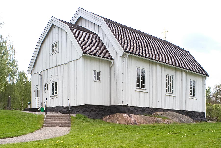 Ingarö kyrka från nordöst.