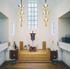 Mikaelskapellet, kyrkorummet mot koret i norr. Bilden visar kyrkorummet 2007 sedan det målats om i vitt och försetts med fyra mässingsarmaturer, som tidigare hängde i Oscarskyrkan (från Otar Hökerbergs restaurering på 1950-talet).