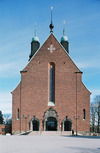 Högalidskyrkan, exteriör med västfasaden och huvudentrén. 