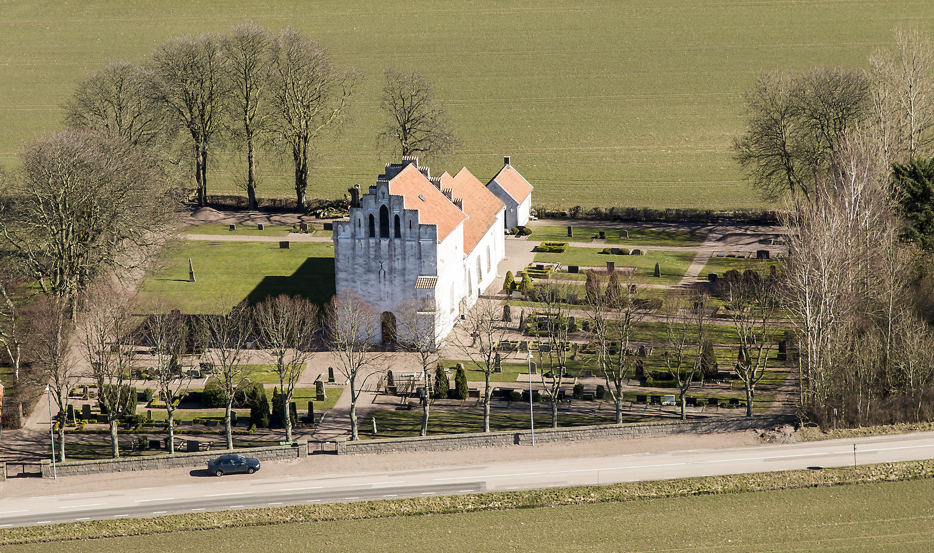 Hässlunda kyrka