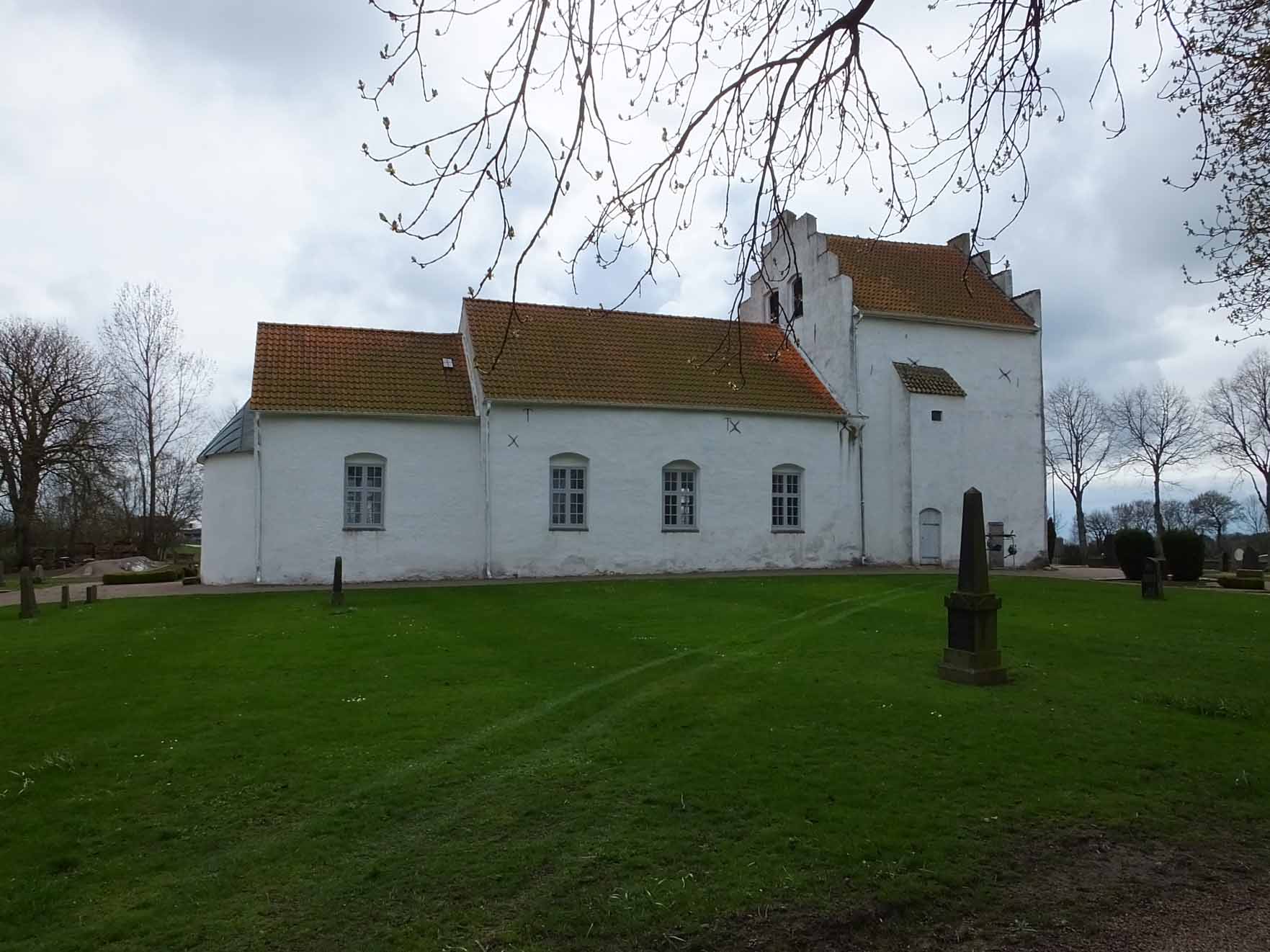 Hässlunda kyrka