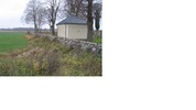 Jegerhjemska gravkoret

Kyrkogårdsmuren i söder. Innanför muren syns det Jegerhjemska gravkoret (KI Käckeberga kyrkog 048)