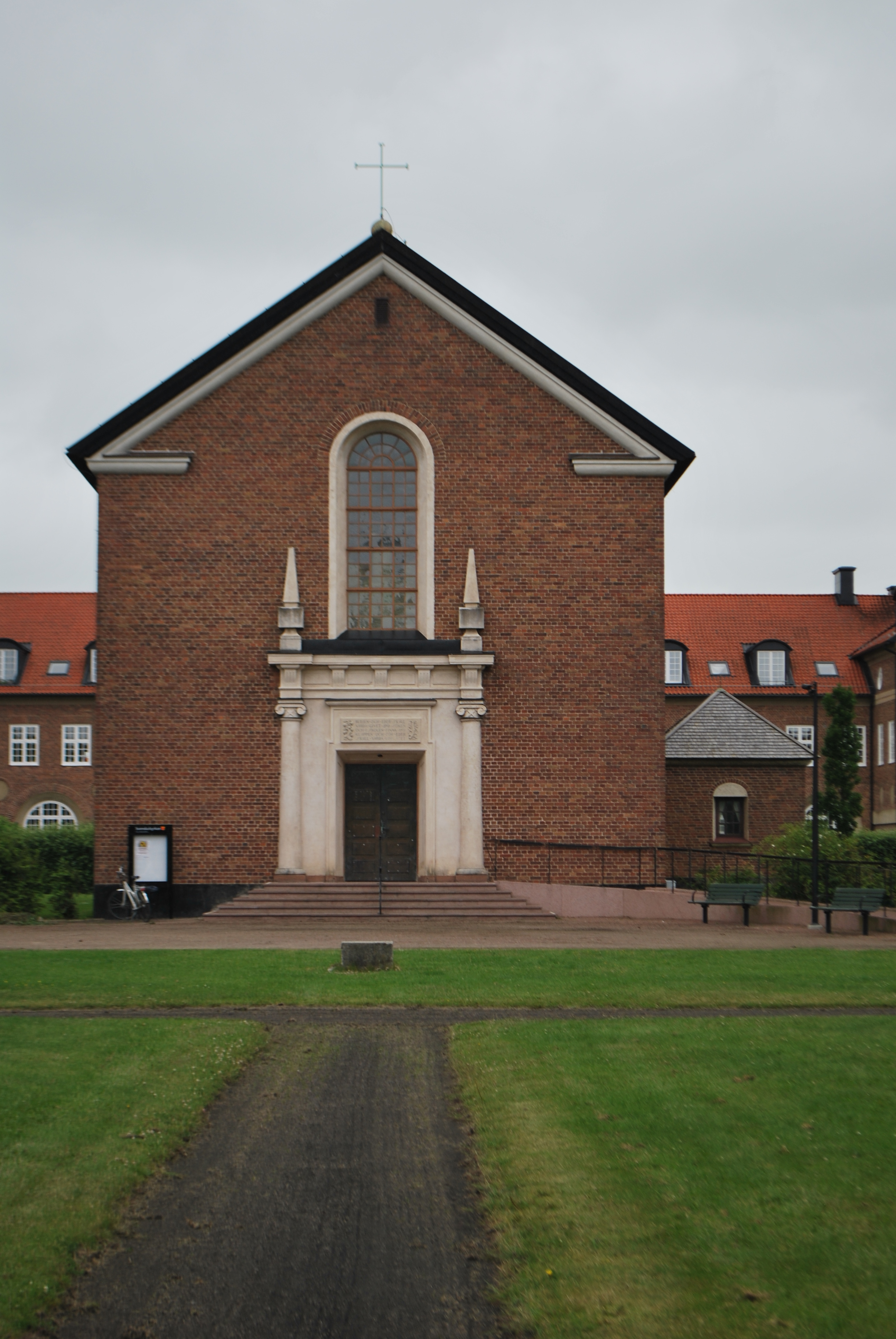 Sankt Andreas kyrka, Helsingborg, kyrkan mot söder