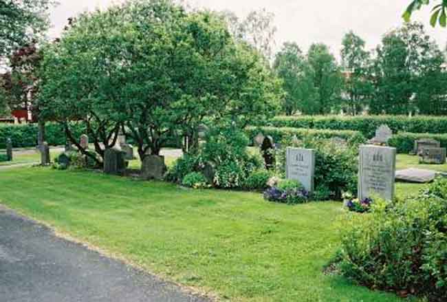 Ny kyrka, interiören, älde kyrkogården. 