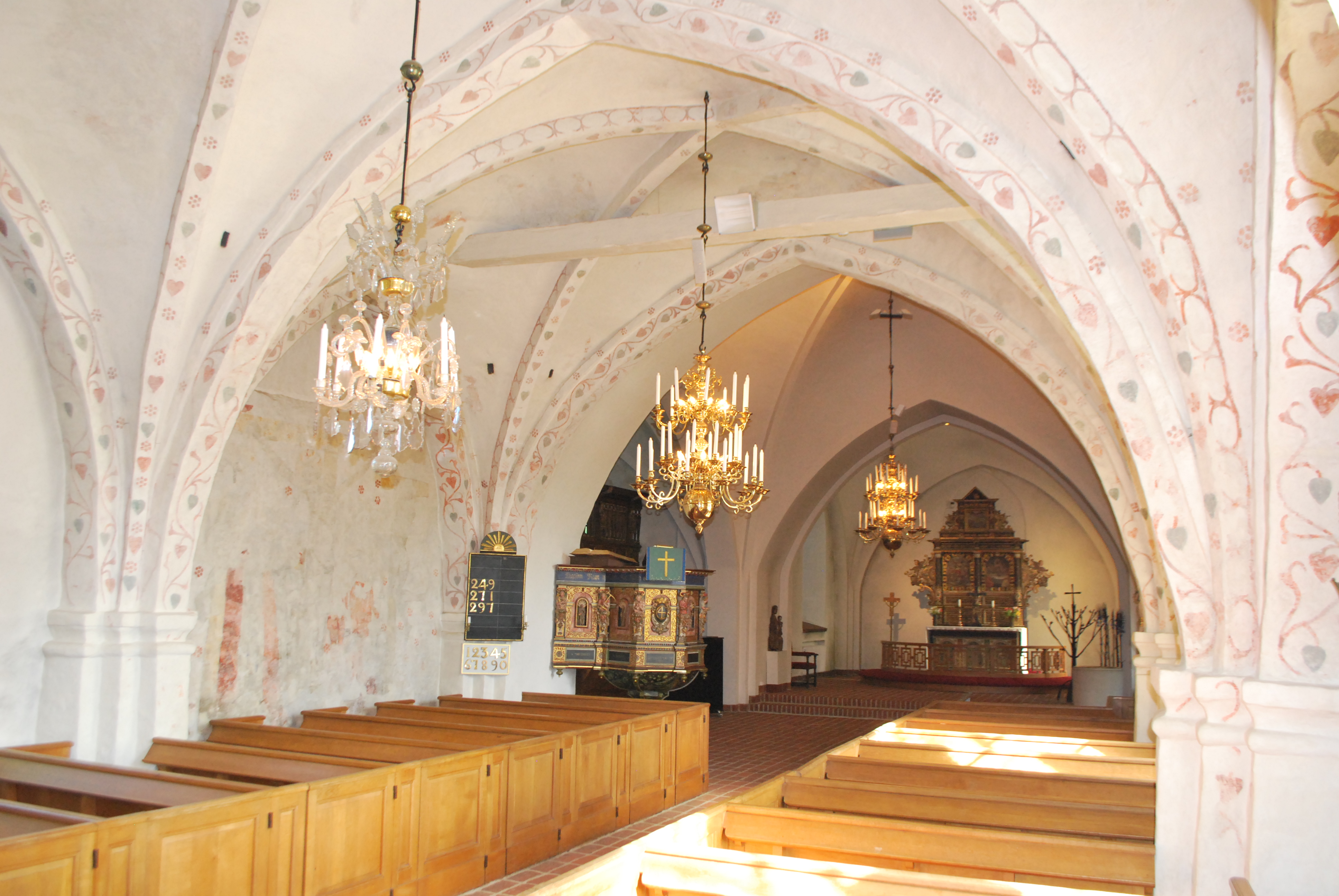 Raus kyrka, långhus mot koret