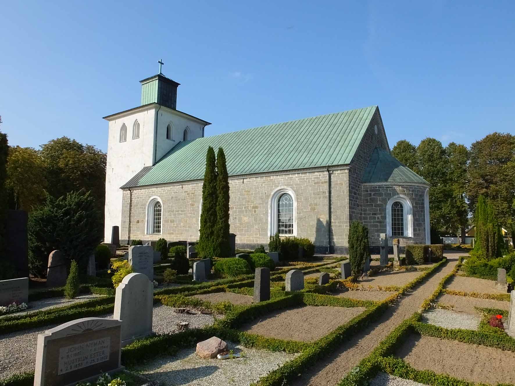 Välinge kyrka från söder