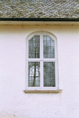 Väla kyrka, långhusfönster. Neg.nr 03/152:03