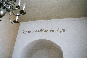 Interiör Otterstads kyrka. Vägginskription i vapenhuset. Neg.nr 03/101:12