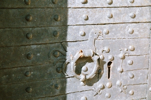 Detalj av porten till Mellby gravkapell. Neg.nr 03-135-21.jpg
