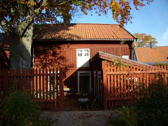 Onkel Adamsgården, kv Adam 16, Linköping. Bostadshuset (husnr 1) från söder.
