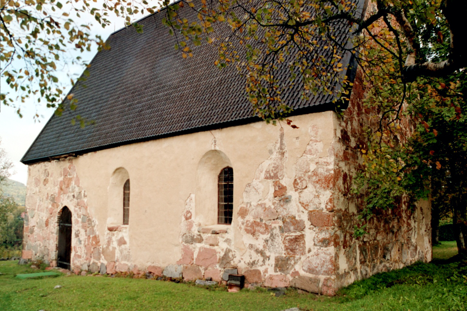 Ragunda gamla kyrka, exteriör, långhus mot söder. 