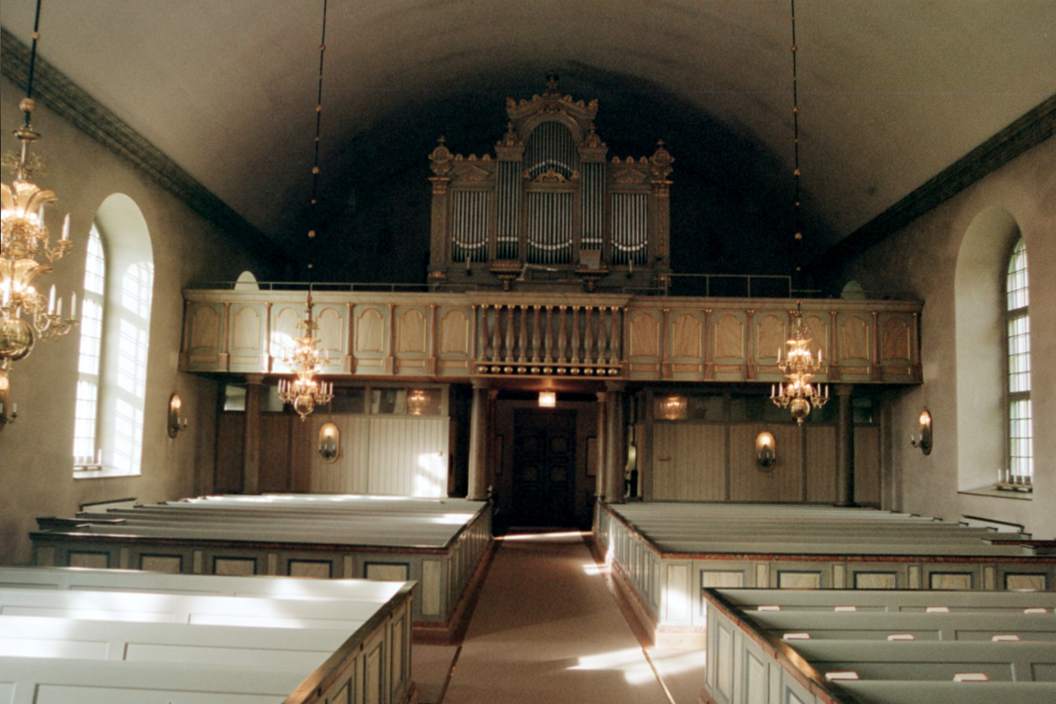 Ragunda nya kyrka, interiör, kyrkorum sett mot läktaren. 