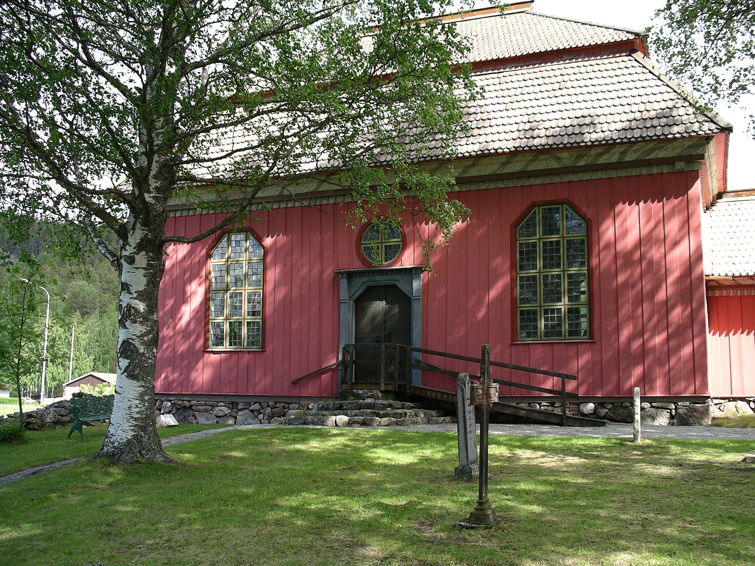 Stuguns gamla kyrka, fasaden mot söder. 